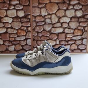 Nike Air Jordan 11 Retro Low Diffused Blue  FV5116 Youth Size 1 Youth
